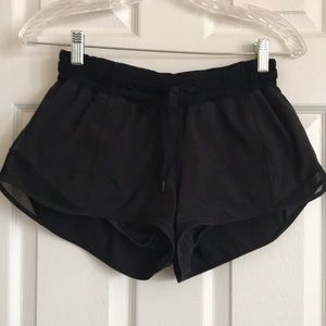 Lululemon size 6 hotty hot shirt 2.5”